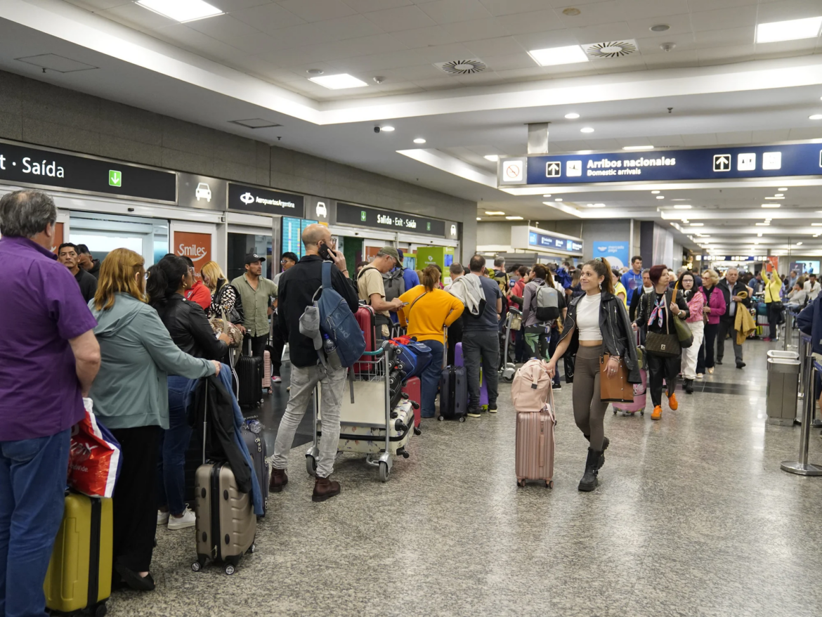 Tormenta en el AMBA: vuelos demorados y cancelados en Ezeiza y Aeroparque
