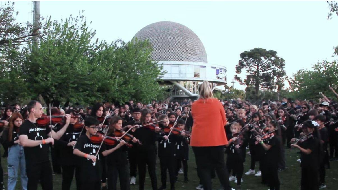 Más de 100 violinistas tocarán gratis en el Planetario para intentar romper un récord