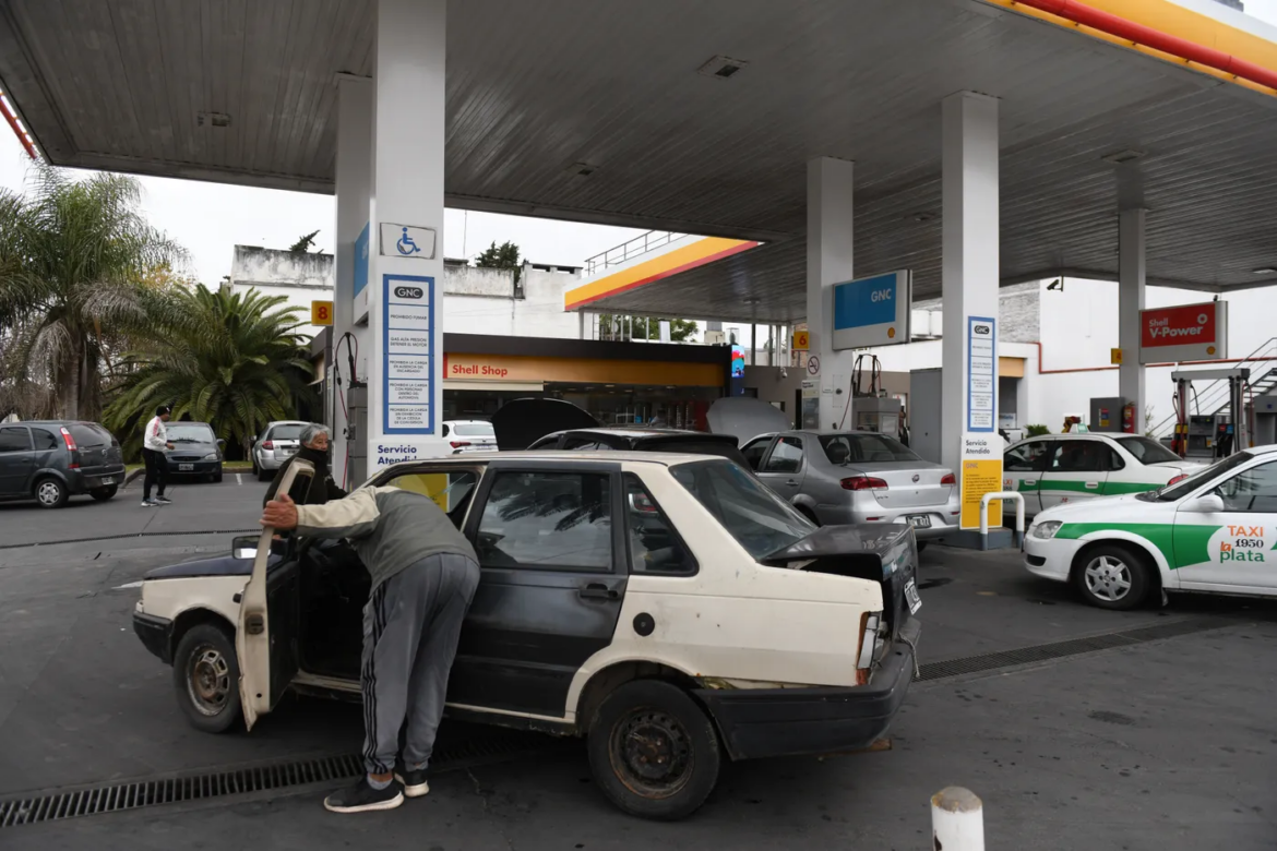Vuelven las filas para cargar GNC en La Plata