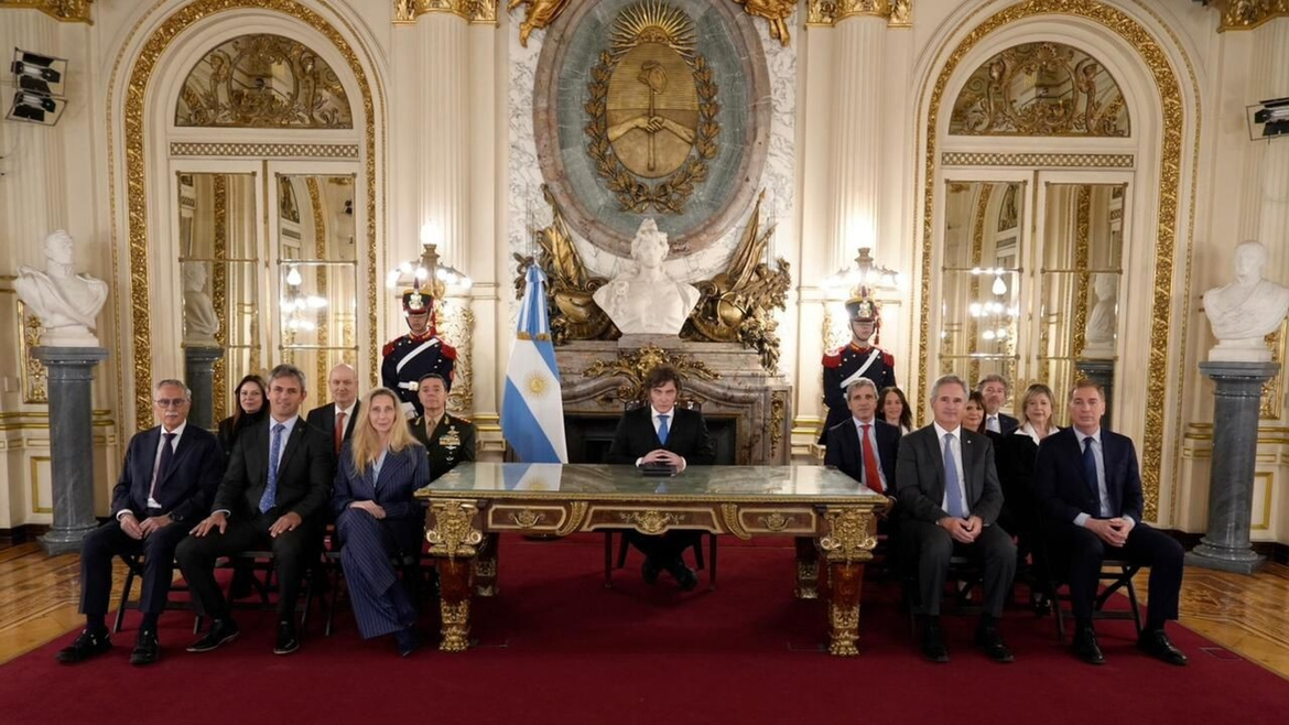 Milei endureció su postura por Malvinas: sanciones a empresas, más recursos para Defensa y una nueva base naval
