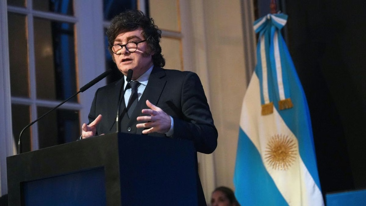Milei encabeza un acto por el Día del Maestro en medio del debate por la educación