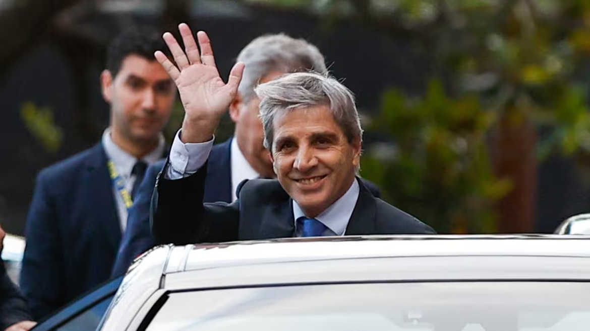 Cuestionan a Caputo por reorientar créditos internacionales por más de US$ 2.150 millones